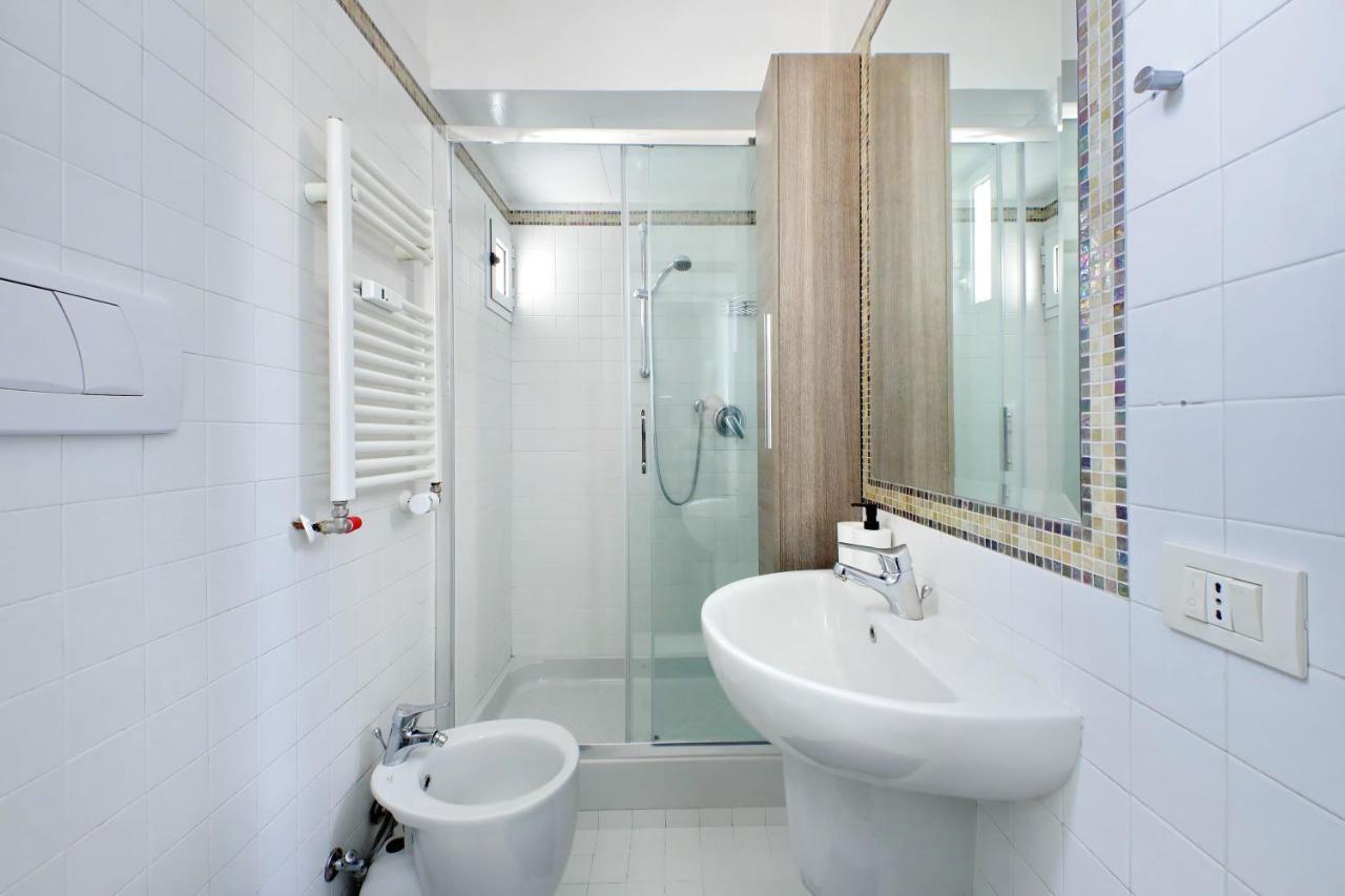 Domus Lou Elegante Appartamento In Trastevere Roma מראה חיצוני תמונה